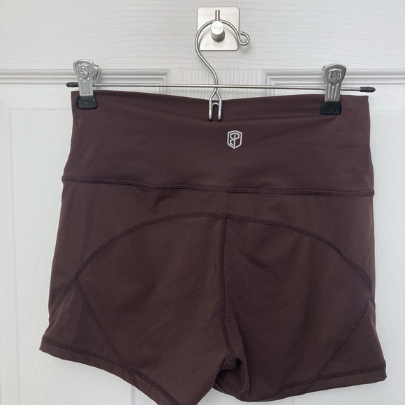 BORN PRIMITIVE- NWOT Your Go To Booty Shorts in Deep Plum - M - Picture 4 of 10